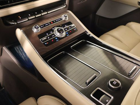 Used 2022 Lincoln Aviator Reserve w/ Equipment Group 201A AWD/4WD image 9