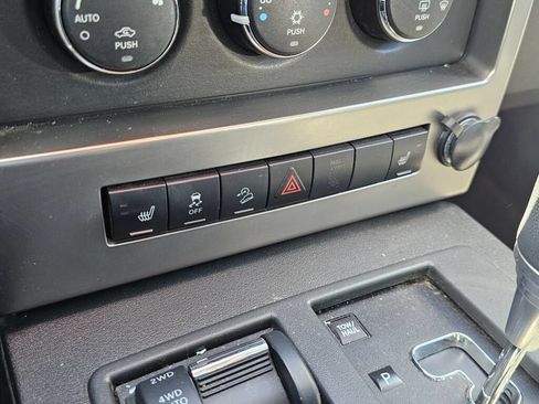 Used 2011 Jeep Liberty Renegade w/ Premium Group AWD/4WD image 36