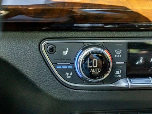 Used 2018 Audi Q5 Prestige w/ Prestige Package image 18