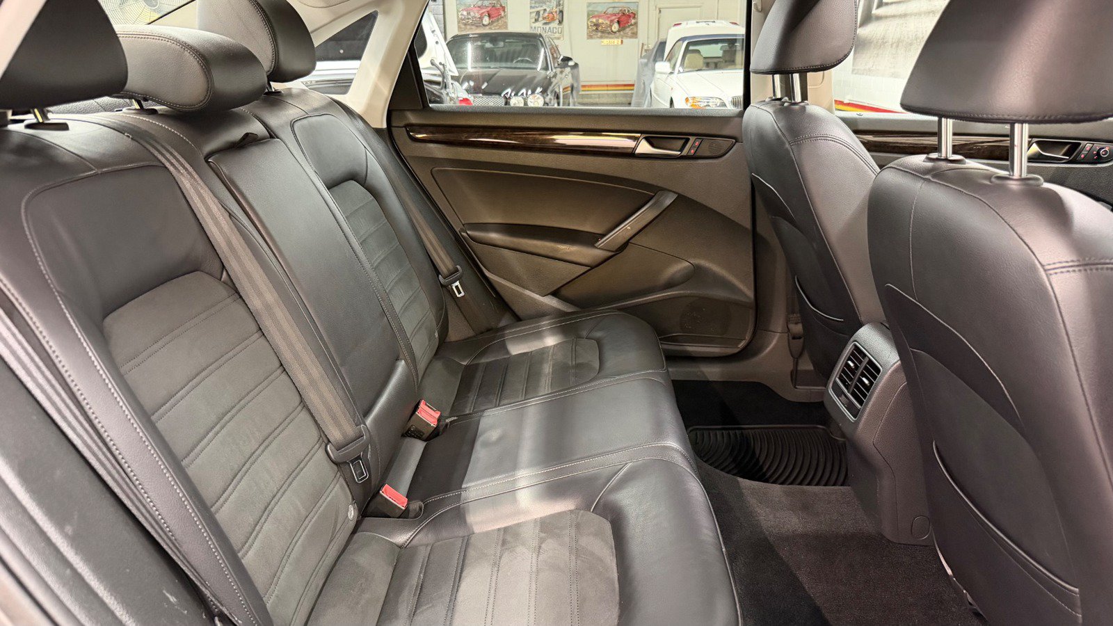 Used 2014 Volkswagen Passat 3.6 SEL Premium FWD image 33