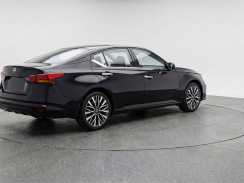 Used 2025 Nissan Altima 2.5 SV FWD image 9