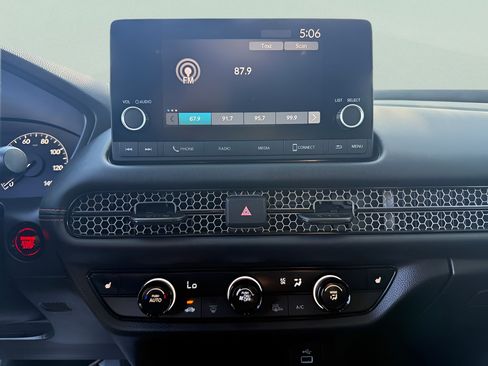 Certified 2025 Honda HR-V Sport image 18