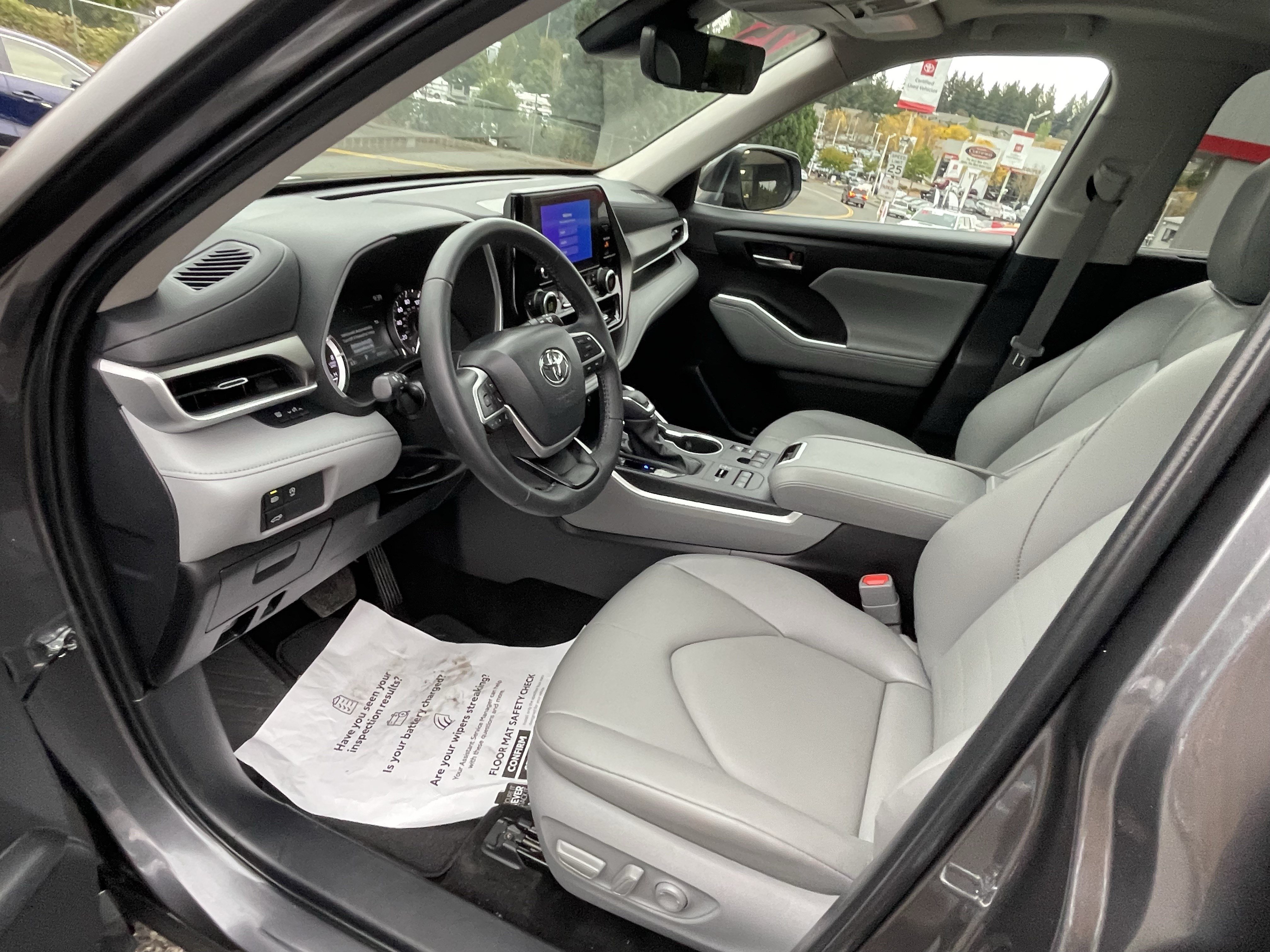 Certified 2025 Toyota Highlander XLE AWD/4WD image 8