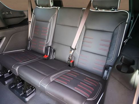 Used 2025 GMC Yukon AT4 Ultimate AWD/4WD image 28