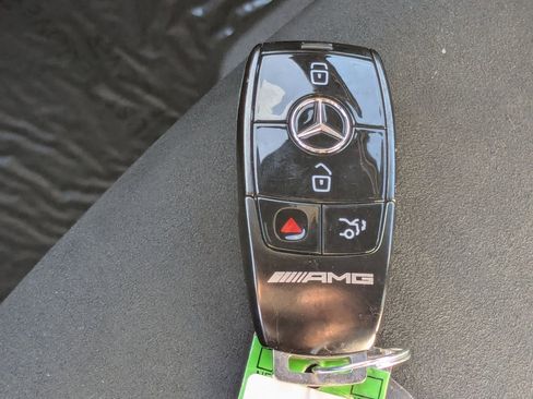 Used 2025 Mercedes-Benz GLB 35 AMG 4MATIC image 28