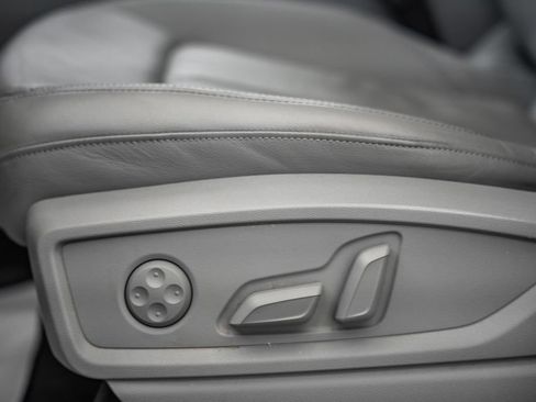 Used 2022 Audi Q5 2.0T Premium w/ Convenience Package image 42