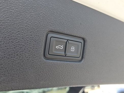 Used 2019 Audi Q8 Premium Plus image 11