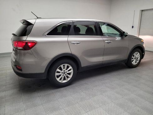 Used 2019 Kia Sorento LX image 10