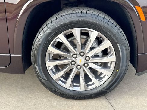 Used 2023 Chevrolet Traverse Premier FWD image 10