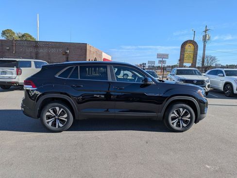New 2026 Volkswagen Atlas Cross Sport SE image 2