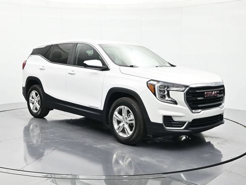 Used 2024 GMC Terrain SLE FWD image 3