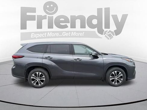 Used 2021 Toyota Highlander XLE AWD/4WD image 10