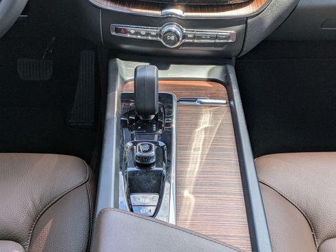 Used 2024 Volvo XC60 B5 Plus AWD/4WD image 16