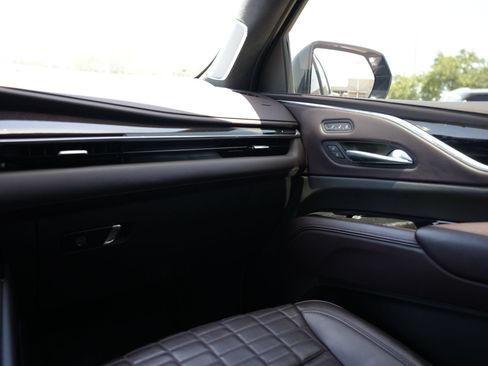 Certified 2022 Cadillac Escalade Sport Platinum w/ Heavy-Duty Trailer Package AWD/4WD image 8