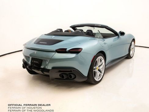 Used 2025 Ferrari Roma Spider RWD image 7