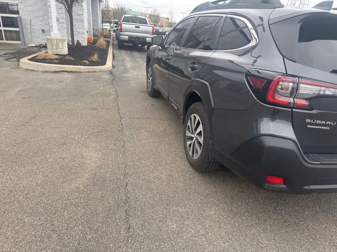 Used 2025 Subaru Outback Premium w/ Popular Package #1A image 8