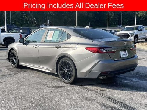 Used 2025 Toyota Camry SE FWD image 3