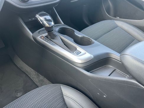 Used 2025 Buick Envista Preferred image 40