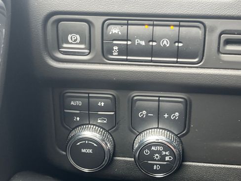 Used 2023 GMC Yukon SLT AWD/4WD image 15