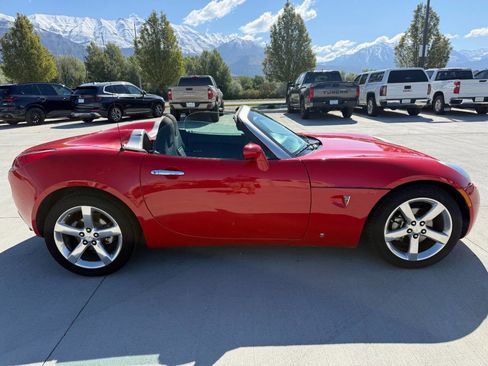 Used 2006 Pontiac Solstice Convertible w/ Power Package RWD image 2