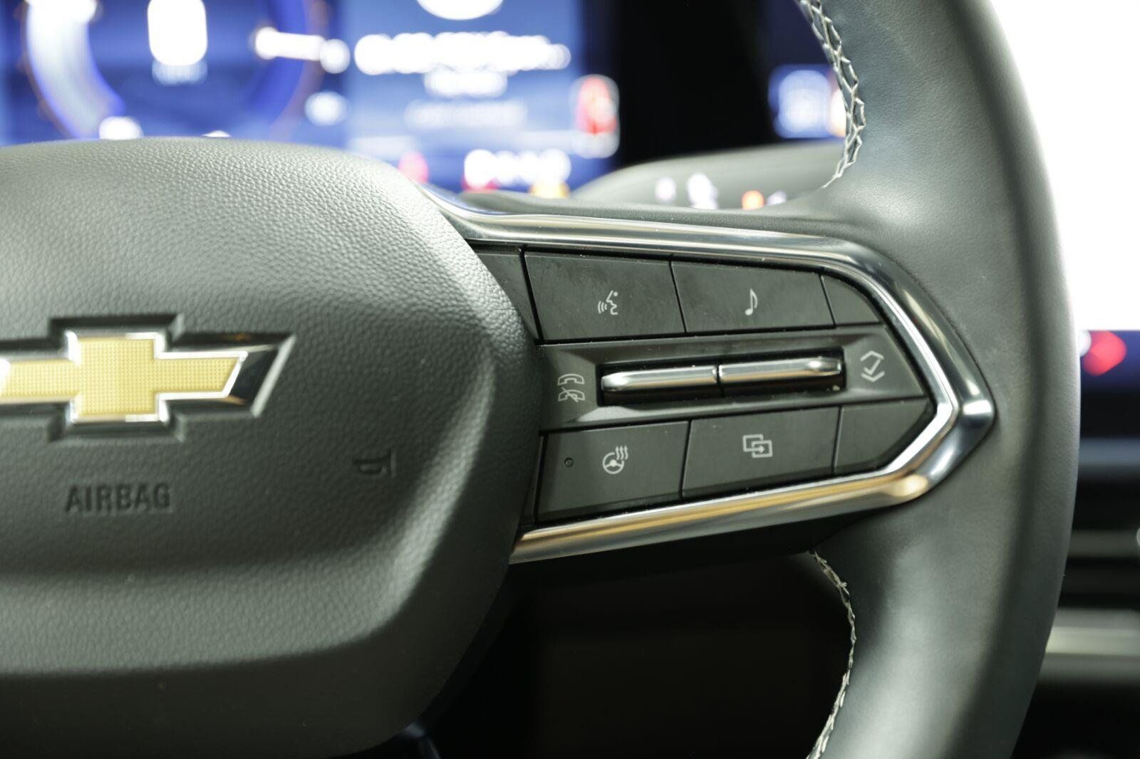 Certified 2025 Chevrolet Equinox EV LT w/ Convenience Package FWD image 43