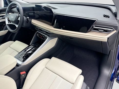 Used 2025 Audi Q5 2.0T Premium Plus w/ Premium Plus image 16