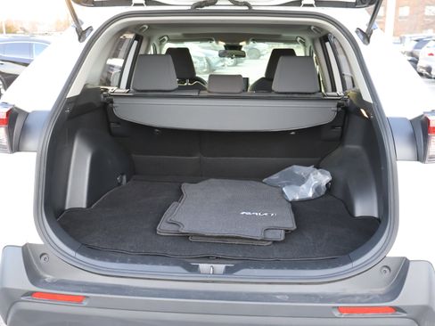 Used 2019 Toyota RAV4 XLE w/ Carpet Mat Package image 18