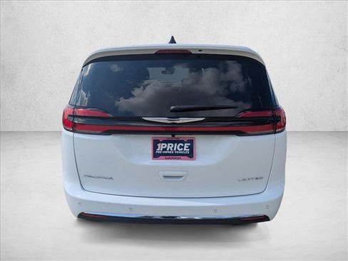 Used 2026 Chrysler Pacifica Limited FWD image 6