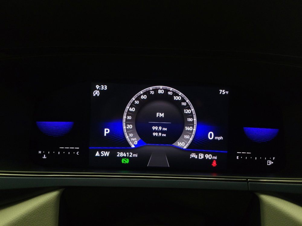 Used 2023 Volkswagen Taos SE w/ Panoramic Sunroof Package FWD image 23