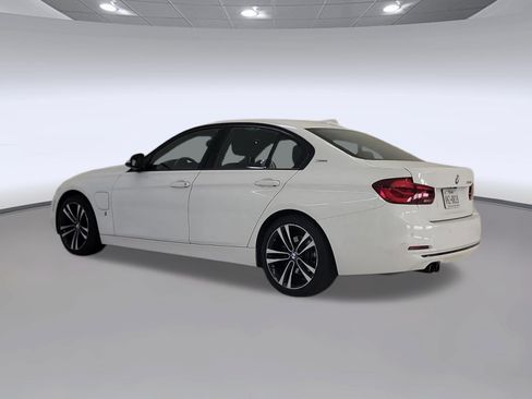Used 2018 BMW 330e w/ Convenience Package RWD image 3