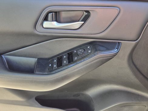 Used 2024 Nissan Rogue SV FWD image 35