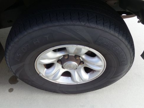 Used 2002 Toyota 4Runner SR5 AWD/4WD image 39