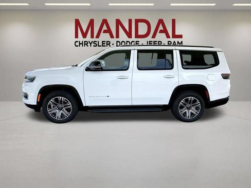 Used 2025 Jeep Wagoneer Series II w/ 8-Passenger Seating Package AWD/4WD image 9