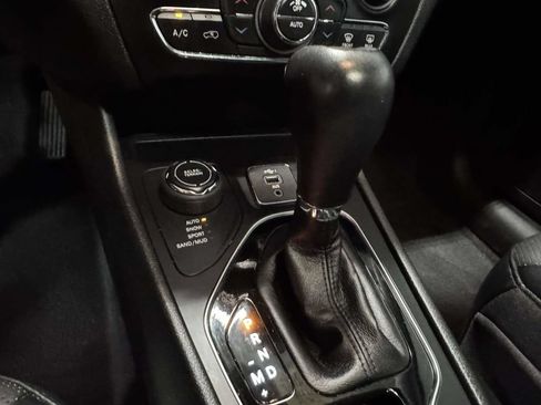 Used 2022 Jeep Cherokee Limited AWD/4WD image 26