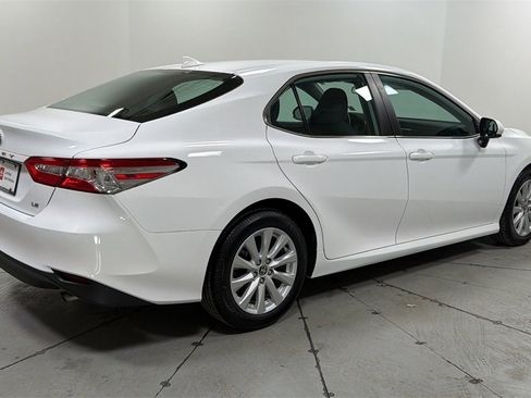 Certified 2020 Toyota Camry LE image 5
