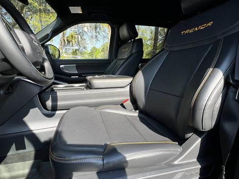 Used 2025 Ford Expedition Tremor image 17