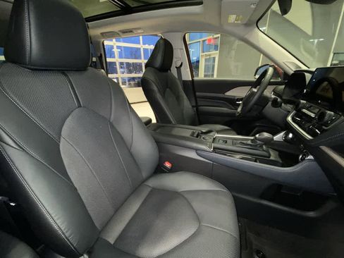 Certified 2025 Toyota Grand Highlander Limited image 28