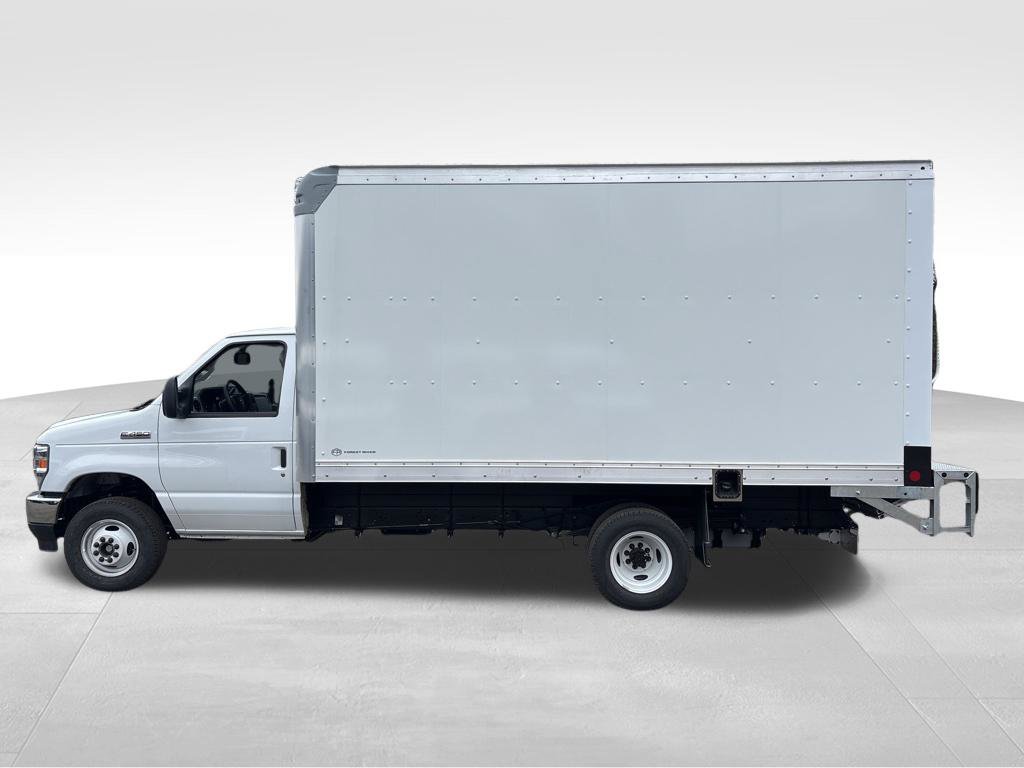 New 2027 Ford E-450 and Econoline 450 Super Duty w/ Power Equipment Group RWD image 2