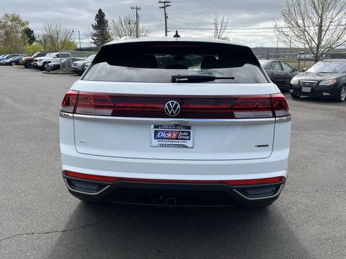Used 2025 Volkswagen Atlas Cross Sport SE image 4