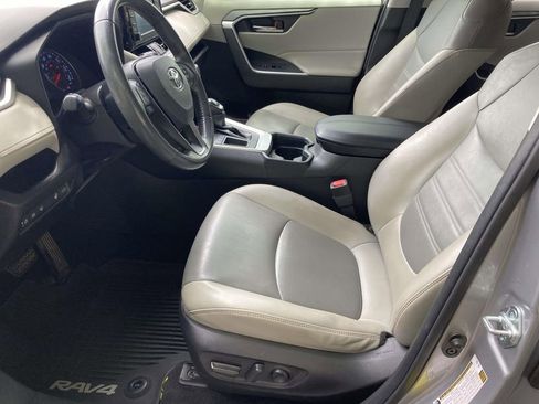 Used 2020 Toyota RAV4 XLE Premium FWD image 12