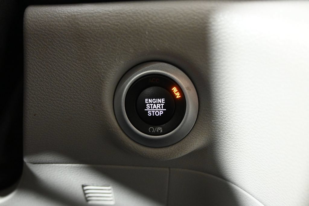 Used 2023 Chrysler Pacifica Touring-L FWD image 29