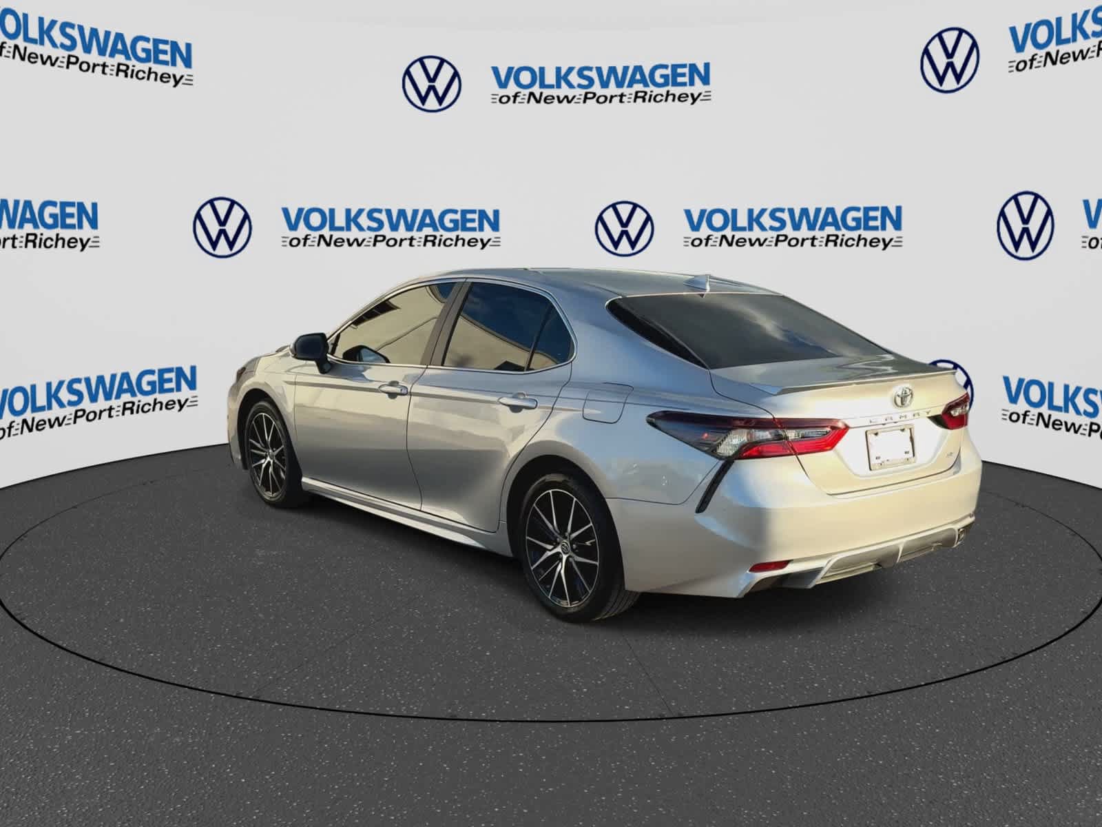 Used 2023 Toyota Camry SE FWD image 6