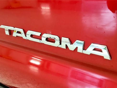 Used 2015 Toyota Tacoma 4x4 Double Cab w/ TRD Sport Package image 17