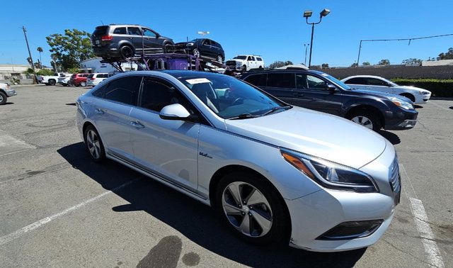 Used 2016 Hyundai Sonata Limited w/ Option Group 02 FWD image 3