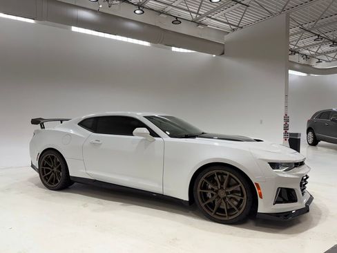Used 2018 Chevrolet Camaro ZL1 RWD image 2