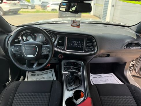 Used 2015 Dodge Challenger SXT RWD image 11