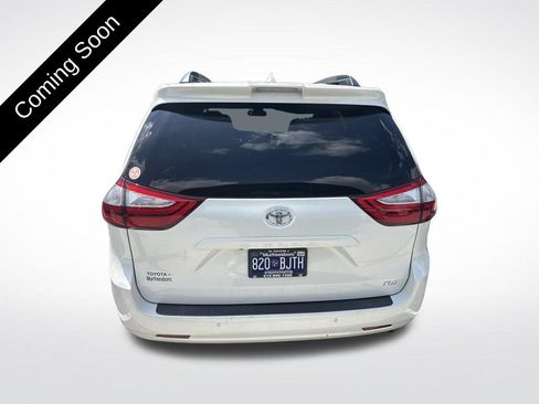 Used 2019 Toyota Sienna XLE w/ XLE Navigation Package FWD image 5