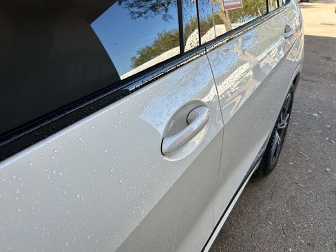 Used 2022 BMW X7 xDrive40i w/ M Sport Package AWD/4WD image 17