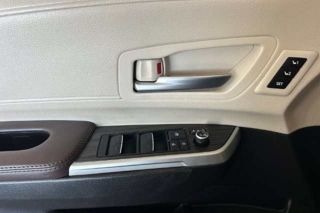 Certified 2023 Toyota Sienna Platinum AWD/4WD image 14