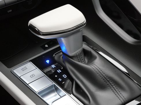 Certified 2025 Hyundai Elantra Limited image 24